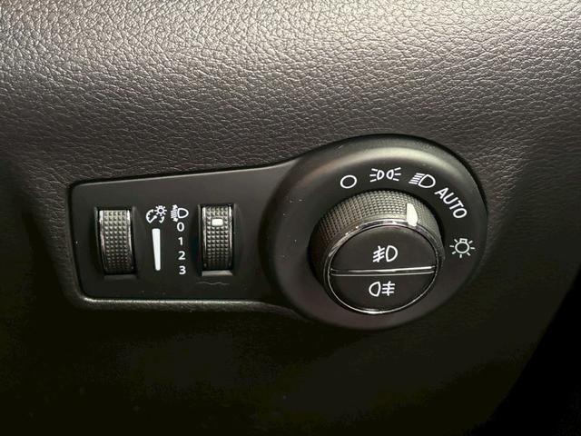 ジープ・コンパス ロンジチュード　ＡｐｐｌｅＣａｒＰｌａｙ／アダプティブクルーズコントロール／ブラインドスポット／バックモニター／ＬＥＤヘッドライト／デジタル液晶メーター／ＥＴＣ／プッシュスタート／フルセグ／純正アルミホイール（32枚目）