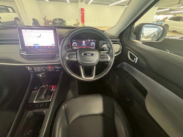 ジープ・コンパス ロンジチュード　ＡｐｐｌｅＣａｒＰｌａｙ／アダプティブクルーズコントロール／ブラインドスポット／バックモニター／ＬＥＤヘッドライト／デジタル液晶メーター／ＥＴＣ／プッシュスタート／フルセグ／純正アルミホイール（54枚目）