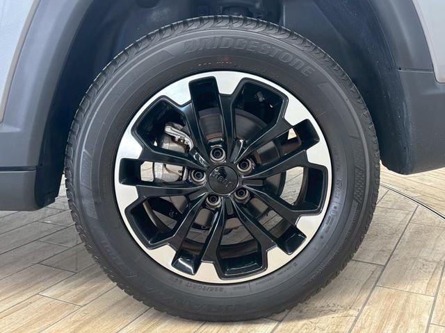 ジープ・コンパス ロンジチュード　ＡｐｐｌｅＣａｒＰｌａｙ／アダプティブクルーズコントロール／ブラインドスポット／バックモニター／ＬＥＤヘッドライト／デジタル液晶メーター／ＥＴＣ／プッシュスタート／フルセグ／純正アルミホイール（67枚目）