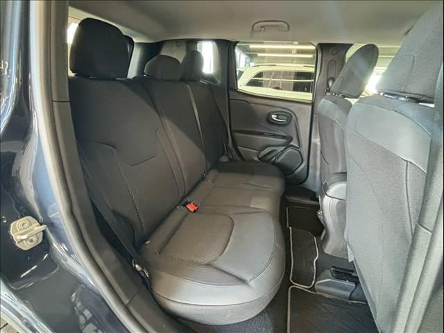 ジープ・レネゲード ナイトイーグル　特別仕様車／ＡｐｐｌｅＣａｒｐｌａｙ／クリアランスソナー／ブラインドアシスト／アイドリングストップ／レーンキープアシスト／ＵＳＢポート／スマートキー／クルーズコントロール／ＥＴＣ／オートライト（8枚目）