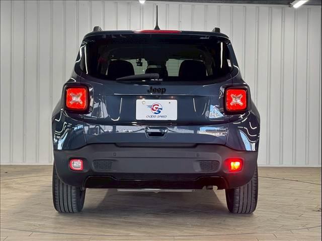 ジープ・レネゲード ナイトイーグル　特別仕様車／ＡｐｐｌｅＣａｒｐｌａｙ／クリアランスソナー／ブラインドアシスト／アイドリングストップ／レーンキープアシスト／ＵＳＢポート／スマートキー／クルーズコントロール／ＥＴＣ／オートライト（14枚目）