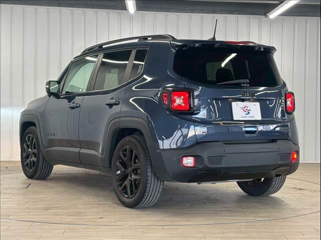 ジープ・レネゲード ナイトイーグル　特別仕様車／ＡｐｐｌｅＣａｒｐｌａｙ／クリアランスソナー／ブラインドアシスト／アイドリングストップ／レーンキープアシスト／ＵＳＢポート／スマートキー／クルーズコントロール／ＥＴＣ／オートライト（17枚目）