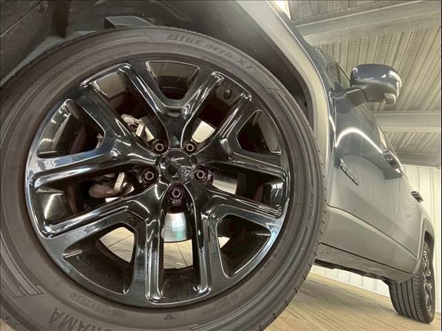 ジープ・レネゲード ナイトイーグル　特別仕様車／ＡｐｐｌｅＣａｒｐｌａｙ／クリアランスソナー／ブラインドアシスト／アイドリングストップ／レーンキープアシスト／ＵＳＢポート／スマートキー／クルーズコントロール／ＥＴＣ／オートライト（19枚目）