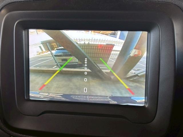 ジープ・レネゲード ナイトイーグル　特別仕様車／ＡｐｐｌｅＣａｒｐｌａｙ／クリアランスソナー／ブラインドアシスト／アイドリングストップ／レーンキープアシスト／ＵＳＢポート／スマートキー／クルーズコントロール／ＥＴＣ／オートライト（22枚目）