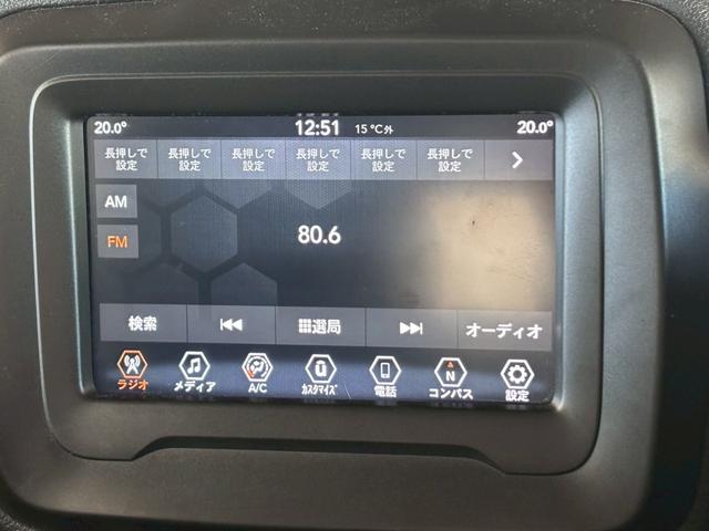 ジープ・レネゲード ナイトイーグル　特別仕様車／ＡｐｐｌｅＣａｒｐｌａｙ／クリアランスソナー／ブラインドアシスト／アイドリングストップ／レーンキープアシスト／ＵＳＢポート／スマートキー／クルーズコントロール／ＥＴＣ／オートライト（23枚目）