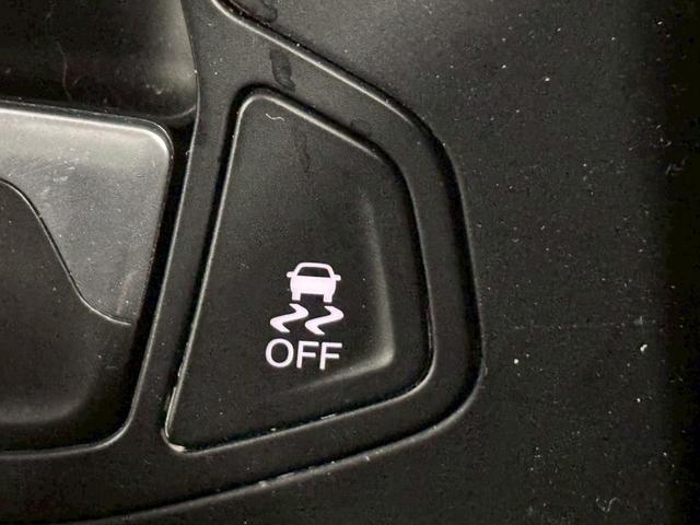 ジープ・レネゲード ナイトイーグル　特別仕様車／ＡｐｐｌｅＣａｒｐｌａｙ／クリアランスソナー／ブラインドアシスト／アイドリングストップ／レーンキープアシスト／ＵＳＢポート／スマートキー／クルーズコントロール／ＥＴＣ／オートライト（30枚目）