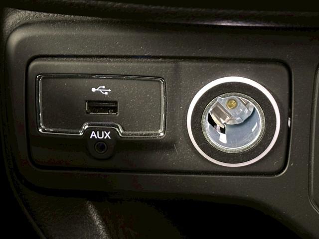 ジープ・レネゲード ナイトイーグル　特別仕様車／ＡｐｐｌｅＣａｒｐｌａｙ／クリアランスソナー／ブラインドアシスト／アイドリングストップ／レーンキープアシスト／ＵＳＢポート／スマートキー／クルーズコントロール／ＥＴＣ／オートライト（32枚目）