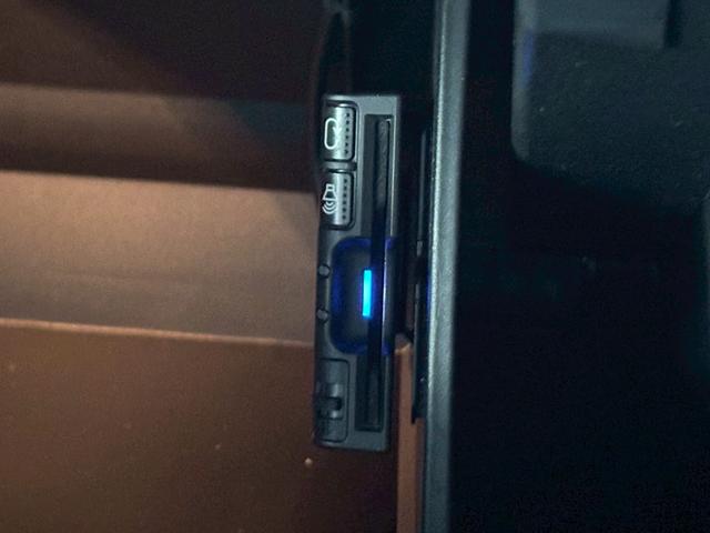 ジープ・レネゲード ナイトイーグル　特別仕様車／ＡｐｐｌｅＣａｒｐｌａｙ／クリアランスソナー／ブラインドアシスト／アイドリングストップ／レーンキープアシスト／ＵＳＢポート／スマートキー／クルーズコントロール／ＥＴＣ／オートライト（33枚目）