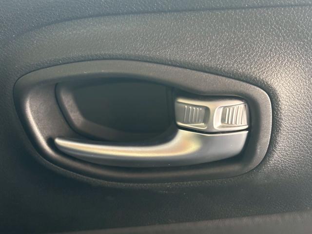 ジープ・レネゲード ナイトイーグル　特別仕様車／ＡｐｐｌｅＣａｒｐｌａｙ／クリアランスソナー／ブラインドアシスト／アイドリングストップ／レーンキープアシスト／ＵＳＢポート／スマートキー／クルーズコントロール／ＥＴＣ／オートライト（35枚目）