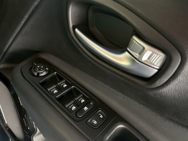 ジープ・レネゲード ナイトイーグル　特別仕様車／ＡｐｐｌｅＣａｒｐｌａｙ／クリアランスソナー／ブラインドアシスト／アイドリングストップ／レーンキープアシスト／ＵＳＢポート／スマートキー／クルーズコントロール／ＥＴＣ／オートライト（36枚目）