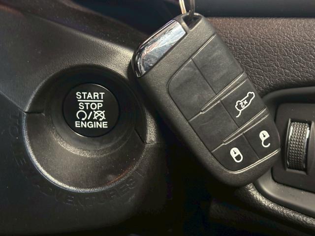 ジープ・レネゲード ナイトイーグル　特別仕様車／ＡｐｐｌｅＣａｒｐｌａｙ／クリアランスソナー／ブラインドアシスト／アイドリングストップ／レーンキープアシスト／ＵＳＢポート／スマートキー／クルーズコントロール／ＥＴＣ／オートライト（39枚目）