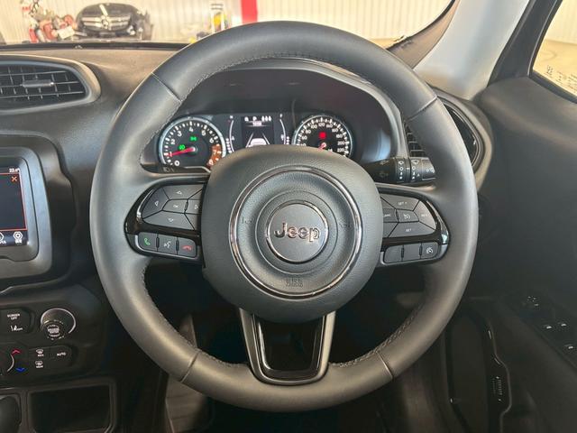 ジープ・レネゲード ナイトイーグル　特別仕様車／ＡｐｐｌｅＣａｒｐｌａｙ／クリアランスソナー／ブラインドアシスト／アイドリングストップ／レーンキープアシスト／ＵＳＢポート／スマートキー／クルーズコントロール／ＥＴＣ／オートライト（40枚目）