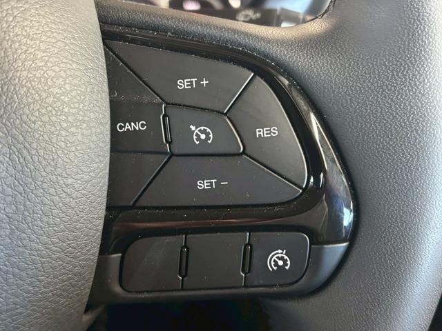 ジープ・レネゲード ナイトイーグル　特別仕様車／ＡｐｐｌｅＣａｒｐｌａｙ／クリアランスソナー／ブラインドアシスト／アイドリングストップ／レーンキープアシスト／ＵＳＢポート／スマートキー／クルーズコントロール／ＥＴＣ／オートライト（42枚目）