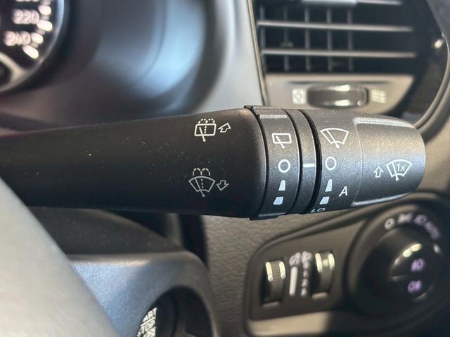 ジープ・レネゲード ナイトイーグル　特別仕様車／ＡｐｐｌｅＣａｒｐｌａｙ／クリアランスソナー／ブラインドアシスト／アイドリングストップ／レーンキープアシスト／ＵＳＢポート／スマートキー／クルーズコントロール／ＥＴＣ／オートライト（44枚目）