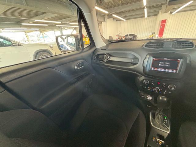 ジープ・レネゲード ナイトイーグル　特別仕様車／ＡｐｐｌｅＣａｒｐｌａｙ／クリアランスソナー／ブラインドアシスト／アイドリングストップ／レーンキープアシスト／ＵＳＢポート／スマートキー／クルーズコントロール／ＥＴＣ／オートライト（46枚目）