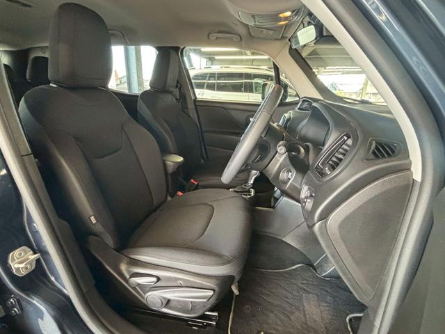 ジープ・レネゲード ナイトイーグル　特別仕様車／ＡｐｐｌｅＣａｒｐｌａｙ／クリアランスソナー／ブラインドアシスト／アイドリングストップ／レーンキープアシスト／ＵＳＢポート／スマートキー／クルーズコントロール／ＥＴＣ／オートライト（48枚目）