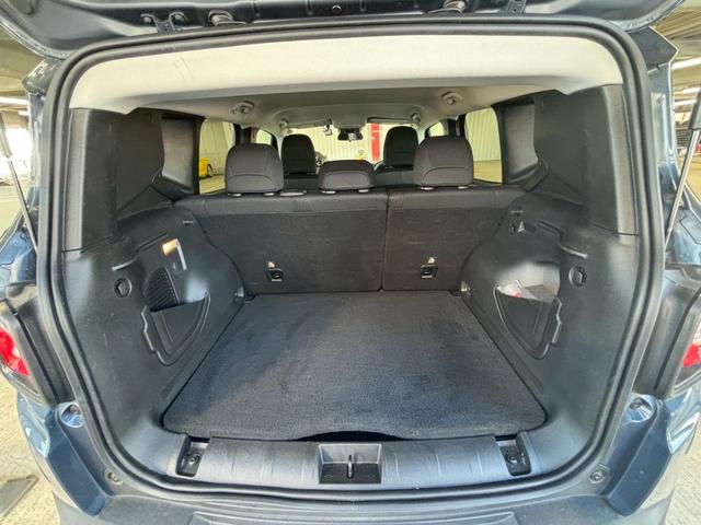 ジープ・レネゲード ナイトイーグル　特別仕様車／ＡｐｐｌｅＣａｒｐｌａｙ／クリアランスソナー／ブラインドアシスト／アイドリングストップ／レーンキープアシスト／ＵＳＢポート／スマートキー／クルーズコントロール／ＥＴＣ／オートライト（51枚目）