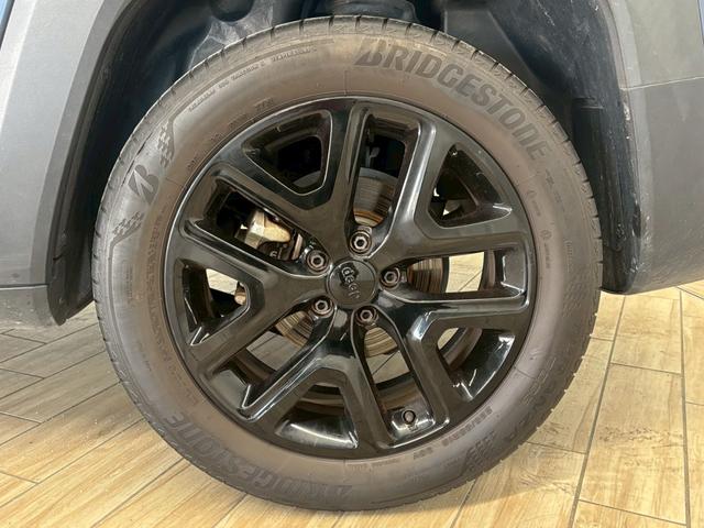 ジープ・レネゲード ナイトイーグル　特別仕様車／ＡｐｐｌｅＣａｒｐｌａｙ／クリアランスソナー／ブラインドアシスト／アイドリングストップ／レーンキープアシスト／ＵＳＢポート／スマートキー／クルーズコントロール／ＥＴＣ／オートライト（62枚目）