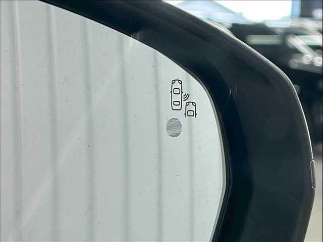 ３００８ ＧＴ　Ｂｌｕｅ　ＨＤｉ　スペシャルエディション　グリップコントロール／ブラインドスポット／オートエアコン／バックカメラ／クルーズコントロール／電動リアゲート／ＥＴＣ／ＵＳＢポート／プッシュスタート／パドルシフト／チャイルドロック／レーンキープアシス（5枚目）