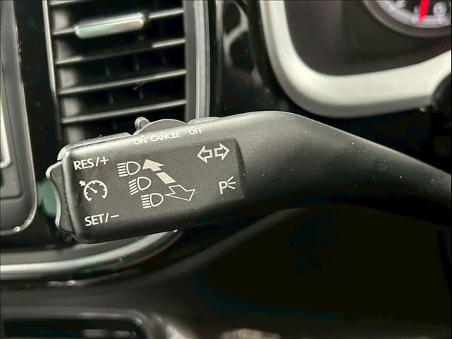 ザ・ビートル Rライン ブラインドスポット/純正ナビ/クルーズコントロール/バックモニター/フルセグ/クリアランスソナー/プッシュスタート/パドルシフト/ETC/純正アルミホイールオートエアコン/オートライト(9枚目)