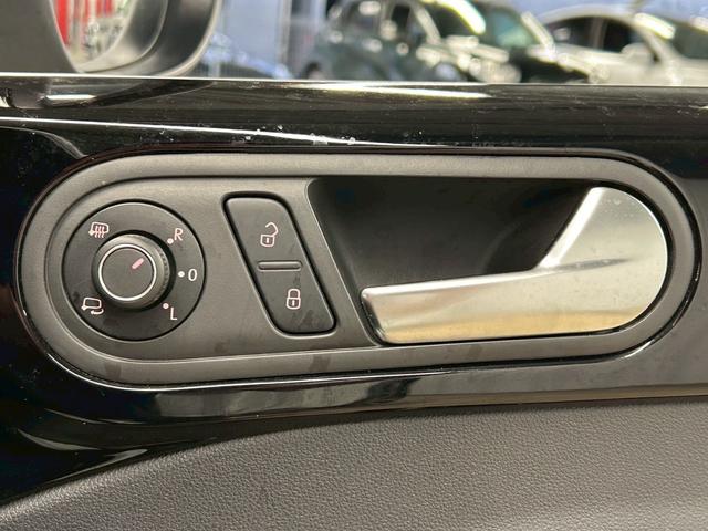 ザ・ビートル Rライン ブラインドスポット/純正ナビ/クルーズコントロール/バックモニター/フルセグ/クリアランスソナー/プッシュスタート/パドルシフト/ETC/純正アルミホイールオートエアコン/オートライト(53枚目)