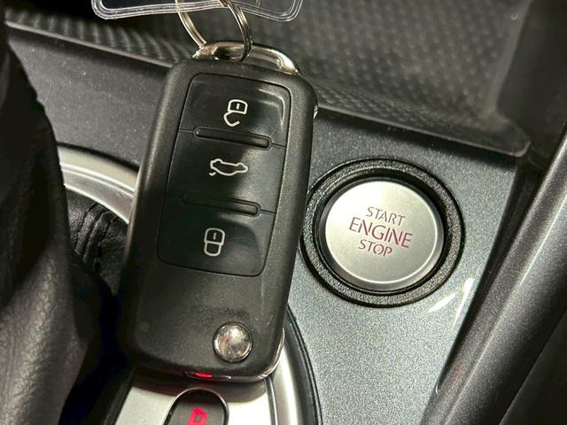 ザ・ビートル Rライン ブラインドスポット/純正ナビ/クルーズコントロール/バックモニター/フルセグ/クリアランスソナー/プッシュスタート/パドルシフト/ETC/純正アルミホイールオートエアコン/オートライト(59枚目)