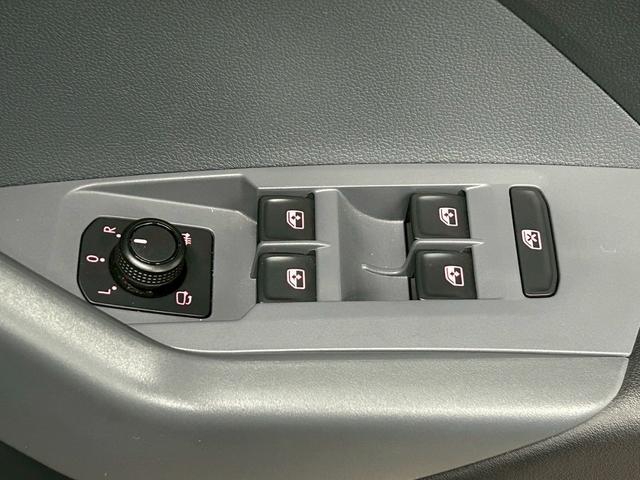 T-クロス TSI 1st 特別仕様車/AppleCarplay/アダプティブクルーズコントロール/ブラインドスポット/フルセグ/メーカーナビ/バックモニター/ETC/LEDヘッドライト/パーキングアシスト/CD・DVD再生(42枚目)