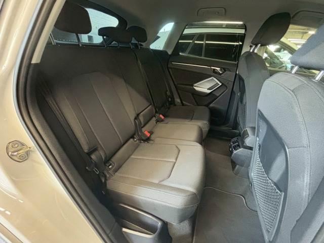 セカンドシートは大人二人が乗っても十分なスペースが確保されております。各種「室内除菌抗菌コーティング」「室内クリーニング」も取り揃えておりますよ。