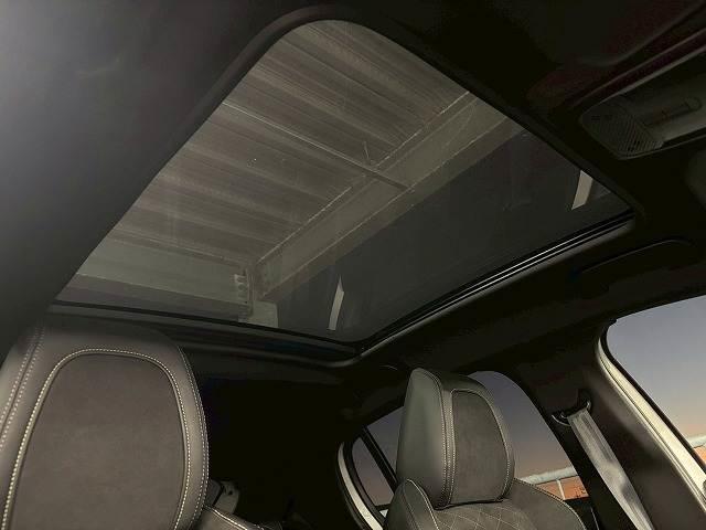 208 GT ガラスルーフ/AppleCarplay/レーンキープ/レーダークルーズコントロール/プッシュスタート/Bluetooth接続/LEDヘッドライト/デジタルインナーミラー/シートヒーター/(3枚目)