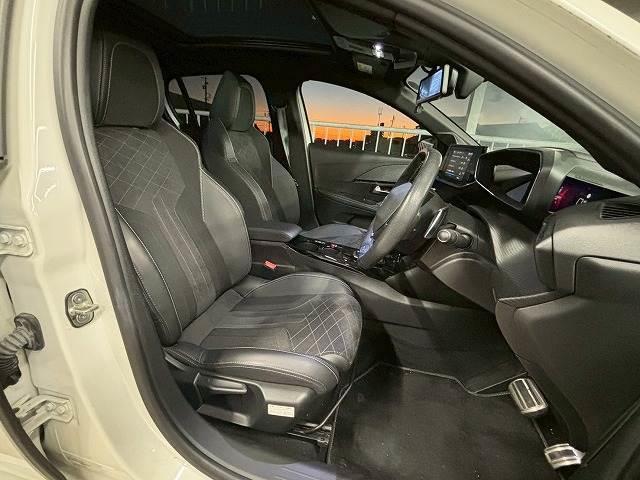 208 GT ガラスルーフ/AppleCarplay/レーンキープ/レーダークルーズコントロール/プッシュスタート/Bluetooth接続/LEDヘッドライト/デジタルインナーミラー/シートヒーター/(7枚目)