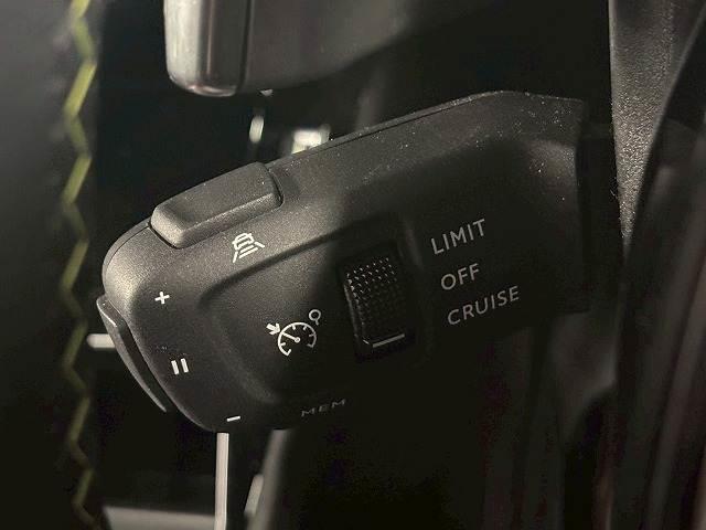 208 GT AppleCarPlay/アダプティブクルーズコントロール/パドルシフト/ステアリングスイッチ/ハーフレザ-シート/シートヒーター/バックモニター/革巻きハンドル/プッシュスタート/ETC/レーンキー(6枚目)