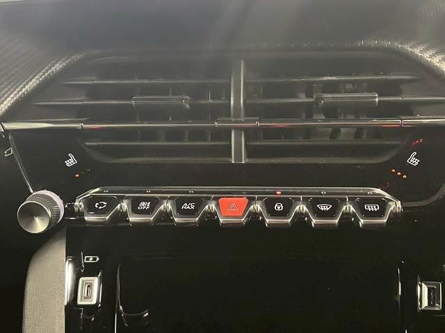 208 GT AppleCarPlay/アダプティブクルーズコントロール/パドルシフト/ステアリングスイッチ/ハーフレザ-シート/シートヒーター/バックモニター/革巻きハンドル/プッシュスタート/ETC/レーンキー(11枚目)