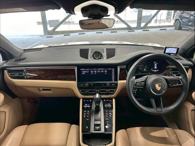 マカン ベースグレード AppleCarplay/全周囲カメラ/シートヒーター/ベージュレザーシート/シートクーラー/スポーツクロノパッケージ/ブラインドスポットモニター/レーダークルーズコントロール/ステアリングスイッチ(3枚目)