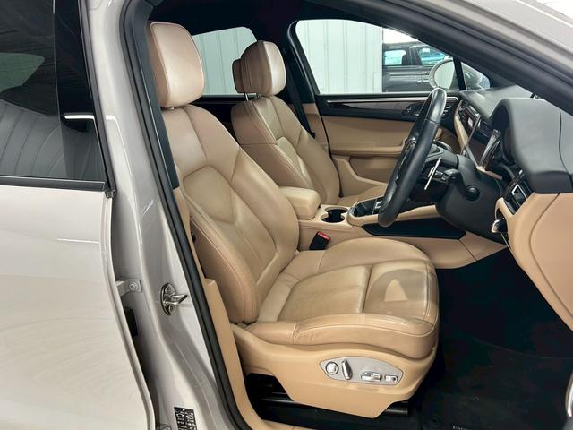 マカン ベースグレード AppleCarplay/全周囲カメラ/シートヒーター/ベージュレザーシート/シートクーラー/スポーツクロノパッケージ/ブラインドスポットモニター/レーダークルーズコントロール/ステアリングスイッチ(65枚目)