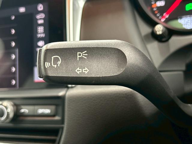 マカン ベースグレード パノラマサンルーフ/AppleCarplay/メーカーナビ/全周囲カメラ/シートヒーター/パワーシート/ハーフレザー/クルーズコントロール/パドルシフト/ステアリングスイッチ/パワーバックドア/ETC(29枚目)