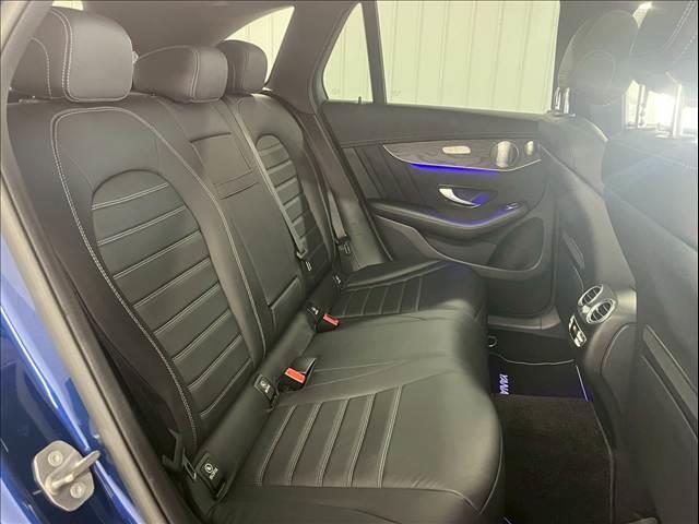 セカンドシートは大人二人が乗っても十分なスペースが確保されております。各種「室内除菌抗菌コーティング」「室内クリーニング」も取り揃えておりますよ。