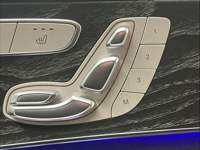 【パワーシート】は細やかな調整ができ、体格を問わずベストポジションがとれ長距離ドライブも快適です。