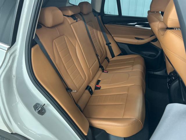 Ｘ３ ディーゼル　ｘＤｒｉｖｅ　２０ｄ　ｘＬｉｎｅ　ＲＨＤ　茶革／シートヒーター／アダプティブクルコン／クリアランスソナー／ブラインドアシスト／フルセグ／電動リアゲート／ヘッドアップディスプレイ／スマートキー／Ｗエアコン／パワーシート／全周囲カメラ／ＬＥＤ（62枚目）