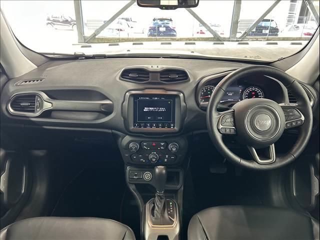 ジープ・レネゲード リミテッド 純正ナビ/フルセグTV/Bluetooth/バックカメラ/AppleCarplay/アンドロイドオート/黒革/シートヒーター/ステアリングヒーター/ブラインドスポットモニター/LEDヘッドライト(3枚目)