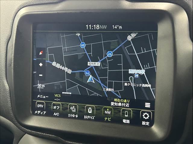 ジープ・レネゲード リミテッド 純正ナビ/フルセグTV/Bluetooth/バックカメラ/AppleCarplay/アンドロイドオート/黒革/シートヒーター/ステアリングヒーター/ブラインドスポットモニター/LEDヘッドライト(4枚目)