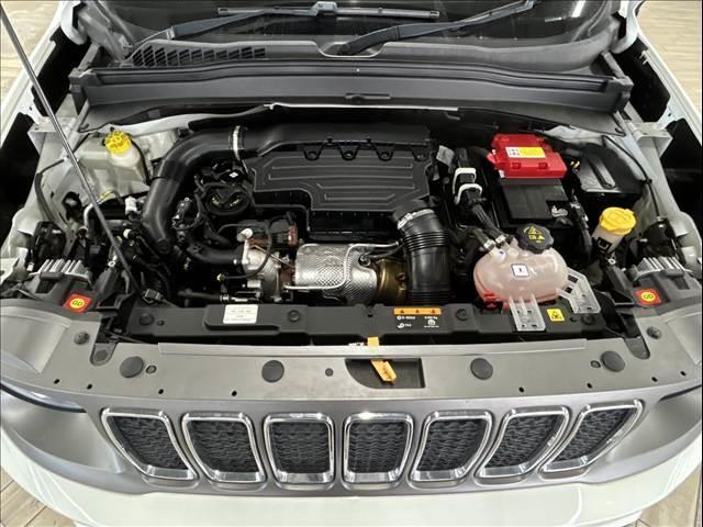 ジープ・レネゲード リミテッド 純正ナビ/フルセグTV/Bluetooth/バックカメラ/AppleCarplay/アンドロイドオート/黒革/シートヒーター/ステアリングヒーター/ブラインドスポットモニター/LEDヘッドライト(12枚目)