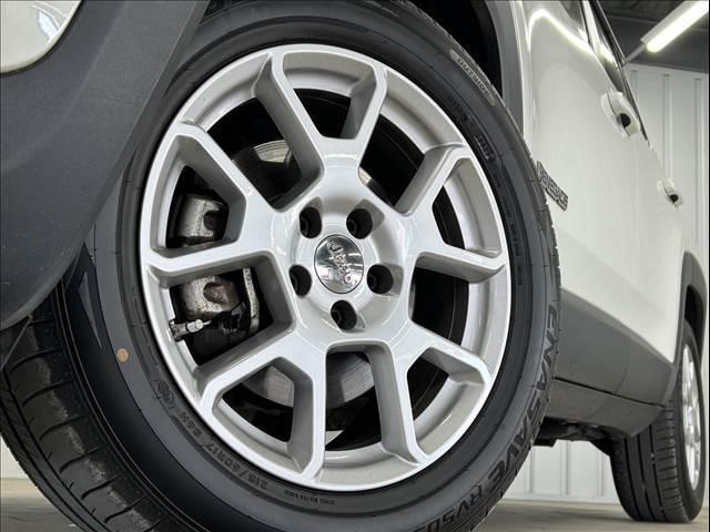 ジープ・レネゲード リミテッド 純正ナビ/フルセグTV/Bluetooth/バックカメラ/AppleCarplay/アンドロイドオート/黒革/シートヒーター/ステアリングヒーター/ブラインドスポットモニター/LEDヘッドライト(19枚目)