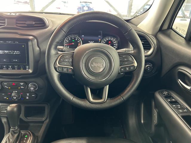 ジープ・レネゲード リミテッド 純正ナビ/フルセグTV/Bluetooth/バックカメラ/AppleCarplay/アンドロイドオート/黒革/シートヒーター/ステアリングヒーター/ブラインドスポットモニター/LEDヘッドライト(24枚目)