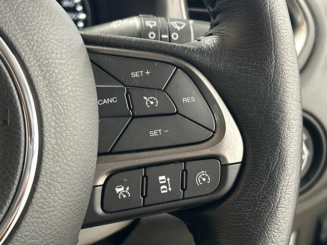 ジープ・レネゲード リミテッド 純正ナビ/フルセグTV/Bluetooth/バックカメラ/AppleCarplay/アンドロイドオート/黒革/シートヒーター/ステアリングヒーター/ブラインドスポットモニター/LEDヘッドライト(26枚目)