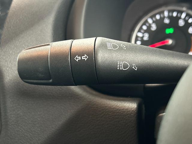 ジープ・レネゲード リミテッド 純正ナビ/フルセグTV/Bluetooth/バックカメラ/AppleCarplay/アンドロイドオート/黒革/シートヒーター/ステアリングヒーター/ブラインドスポットモニター/LEDヘッドライト(27枚目)