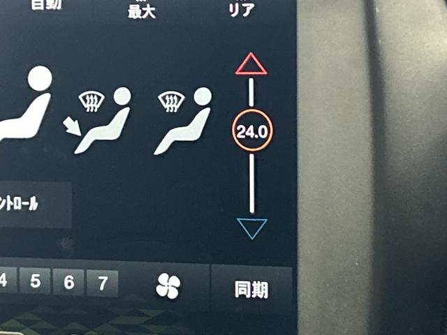 ジープ・レネゲード リミテッド 純正ナビ/フルセグTV/Bluetooth/バックカメラ/AppleCarplay/アンドロイドオート/黒革/シートヒーター/ステアリングヒーター/ブラインドスポットモニター/LEDヘッドライト(31枚目)