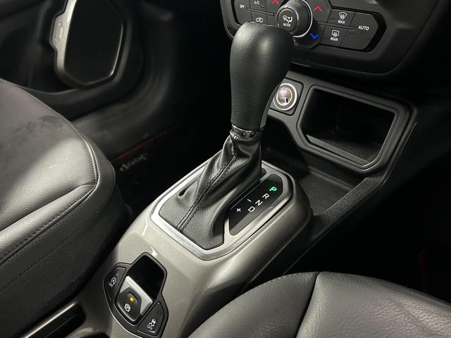 ジープ・レネゲード リミテッド 純正ナビ/フルセグTV/Bluetooth/バックカメラ/AppleCarplay/アンドロイドオート/黒革/シートヒーター/ステアリングヒーター/ブラインドスポットモニター/LEDヘッドライト(46枚目)