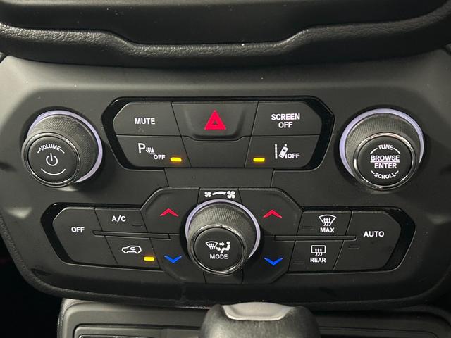 ジープ・レネゲード リミテッド 純正ナビ/フルセグTV/Bluetooth/バックカメラ/AppleCarplay/アンドロイドオート/黒革/シートヒーター/ステアリングヒーター/ブラインドスポットモニター/LEDヘッドライト(50枚目)