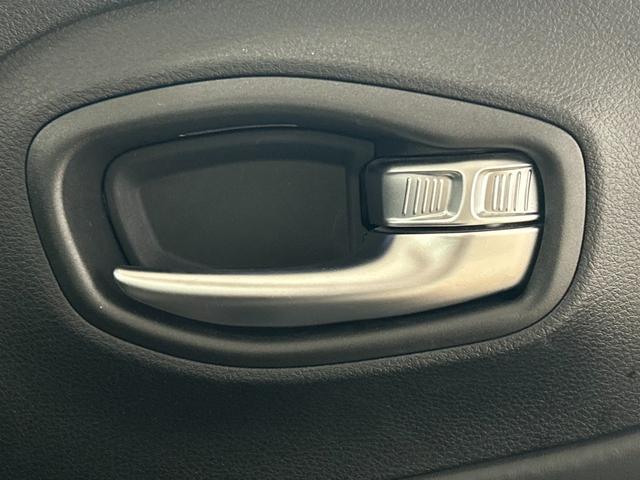 ジープ・レネゲード リミテッド 純正ナビ/フルセグTV/Bluetooth/バックカメラ/AppleCarplay/アンドロイドオート/黒革/シートヒーター/ステアリングヒーター/ブラインドスポットモニター/LEDヘッドライト(53枚目)