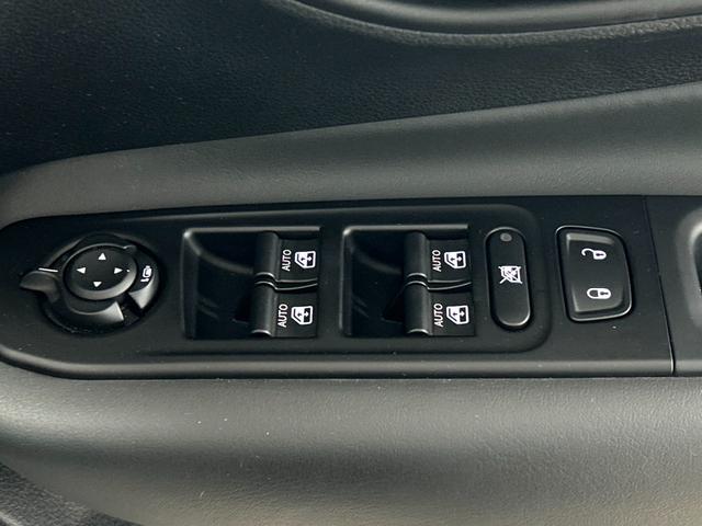 ジープ・レネゲード リミテッド 純正ナビ/フルセグTV/Bluetooth/バックカメラ/AppleCarplay/アンドロイドオート/黒革/シートヒーター/ステアリングヒーター/ブラインドスポットモニター/LEDヘッドライト(55枚目)